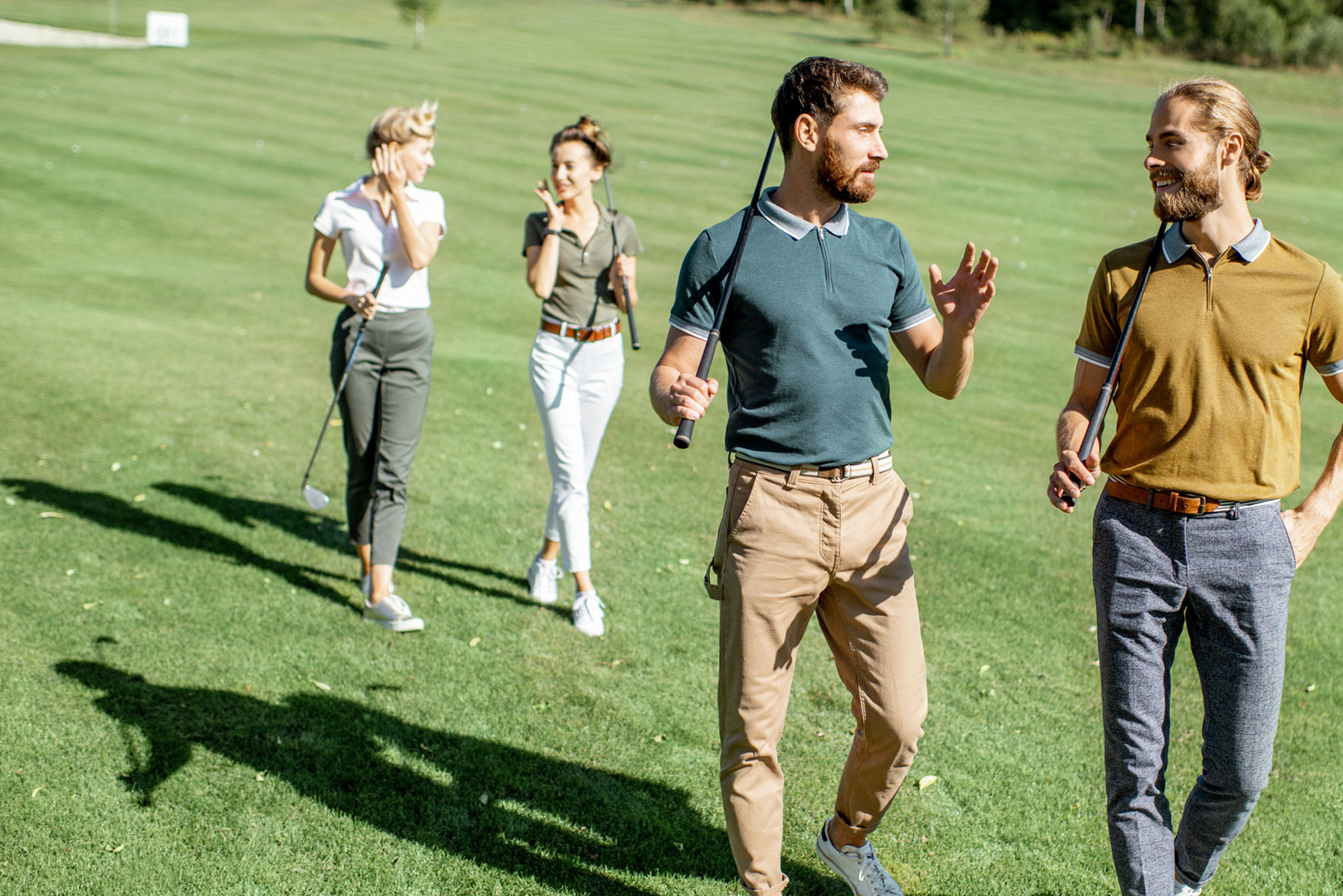 mensen of een golfbaan